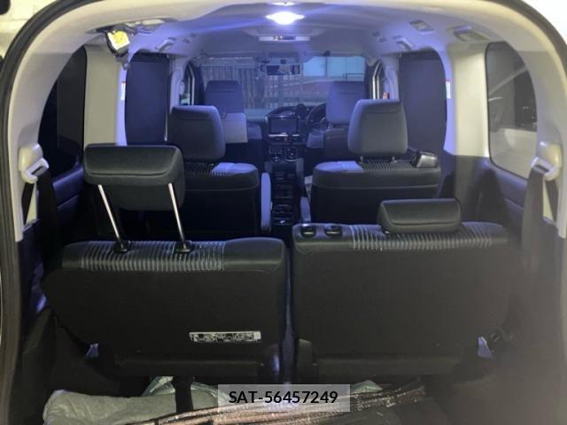 Toyota NOAH 2015-10 8367713-16