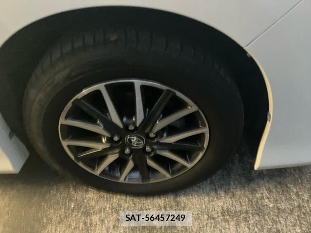 Toyota NOAH 2015-10 8367713-4