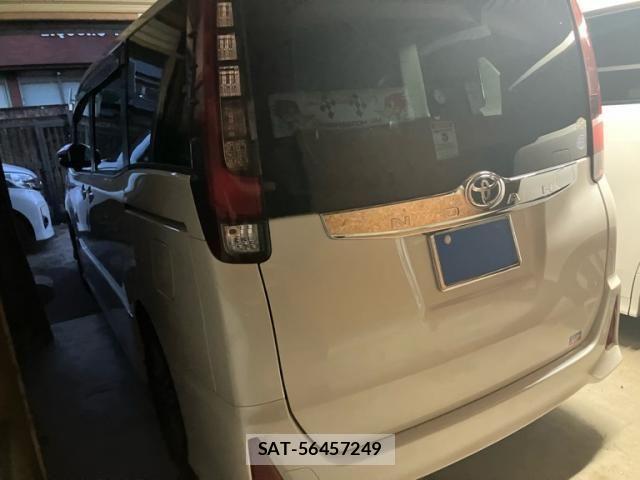 Toyota NOAH 2015-10 8367713-7