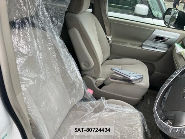 Toyota NOAH 2011-10 8367738-12