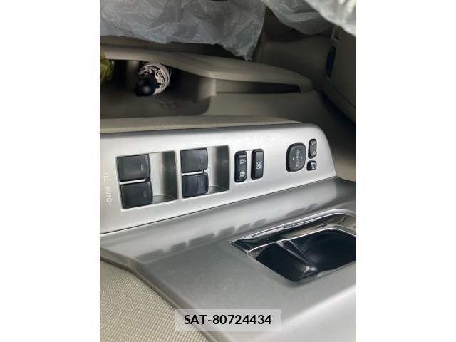 Toyota NOAH 2011-10 8367738-15