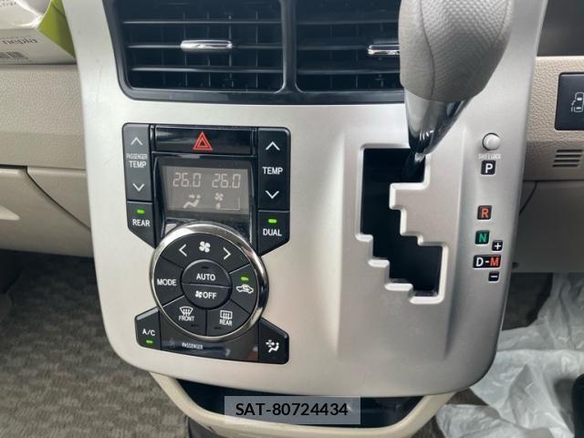 Toyota NOAH 2011-10 8367738-23
