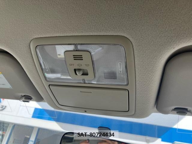 Toyota NOAH 2011-10 8367738-24
