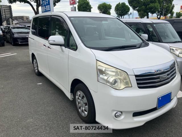 Toyota NOAH 2011-10 8367738-2