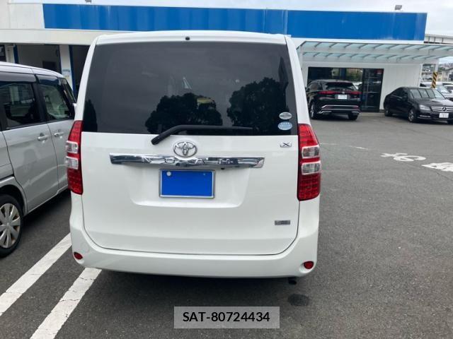 Toyota NOAH 2011-10 8367738-3