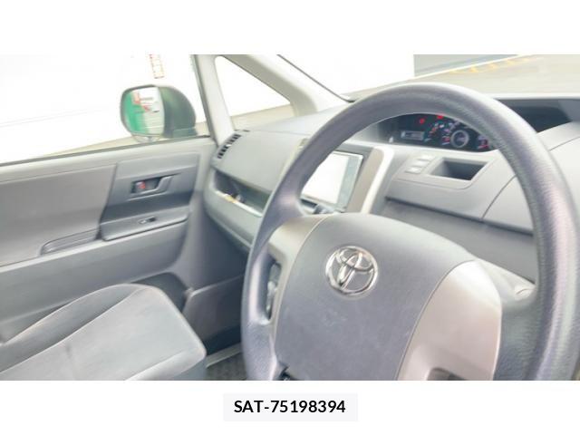 Toyota NOAH 2009-12 8367737-10