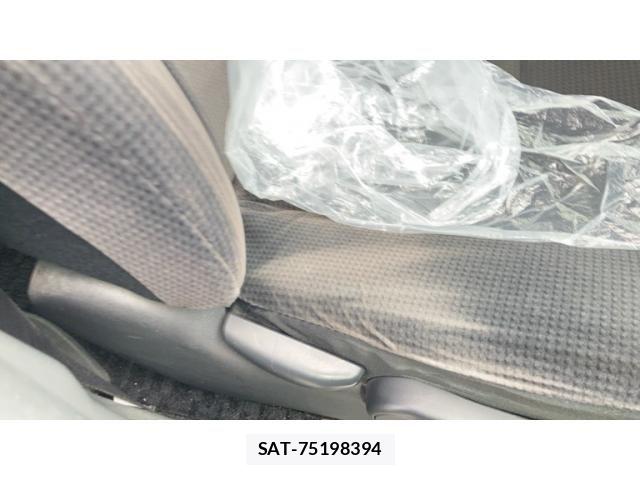 Toyota NOAH 2009-12 8367737-13
