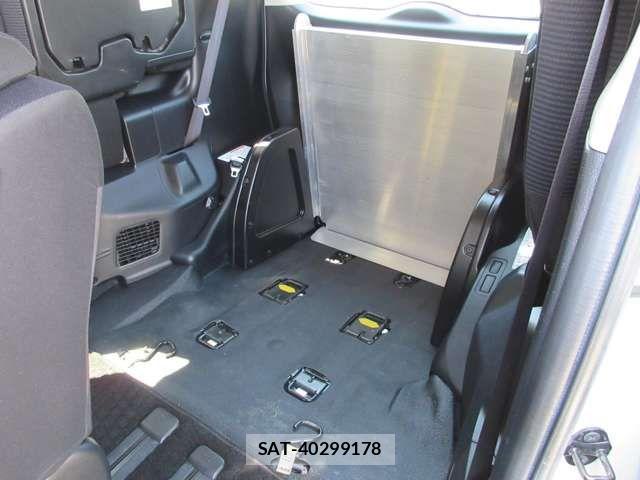 Toyota NOAH 2019-06 8367707-11