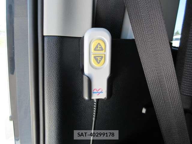 Toyota NOAH 2019-06 8367707-12
