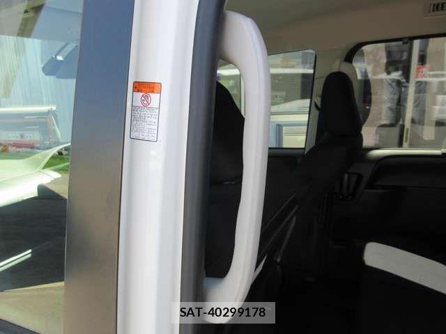 Toyota NOAH 2019-06 8367707-16