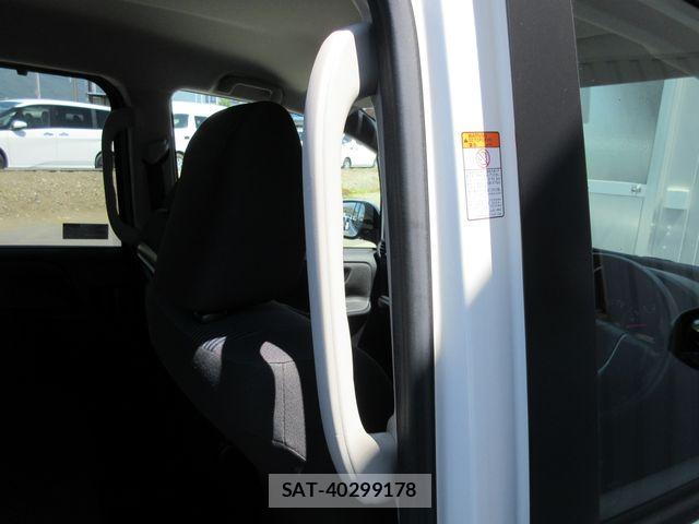 Toyota NOAH 2019-06 8367707-17