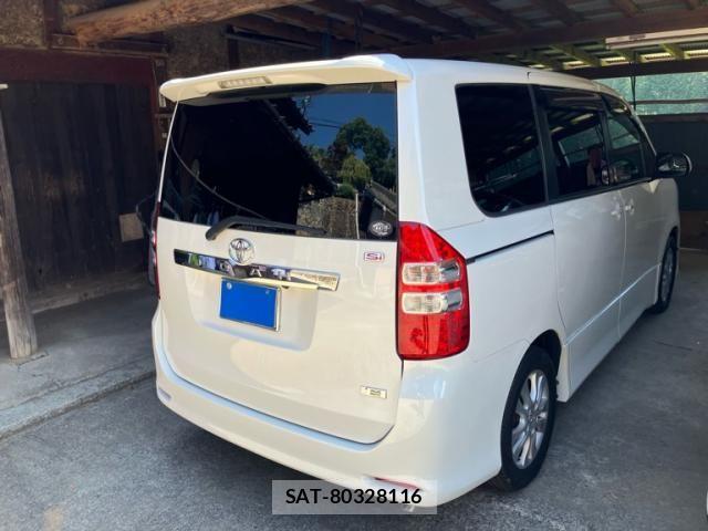 Toyota NOAH 2010-08 8367734-3