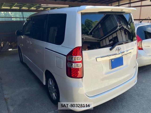 Toyota NOAH 2010-08 8367734-4