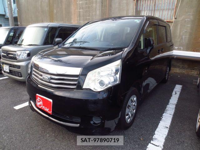 Toyota NOAH 2011-08 8367732-0