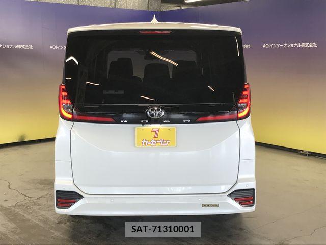 Toyota NOAH 2022-12 8367702-3