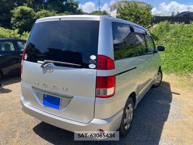 Toyota NOAH 2005-07 8367741-2