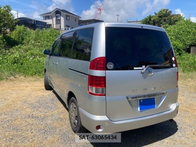 Toyota NOAH 2005-07 8367741-3