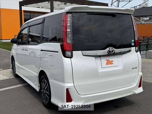 Toyota NOAH 2016-07 8367718-14