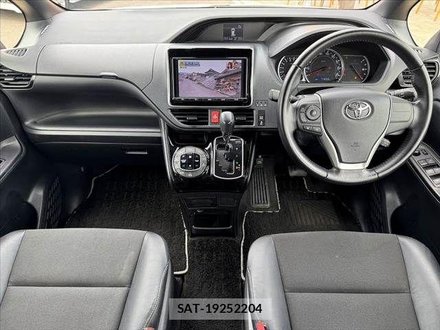 Toyota NOAH 2016-07 8367718-1