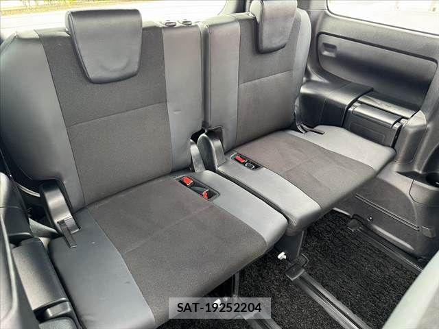 Toyota NOAH 2016-07 8367718-19