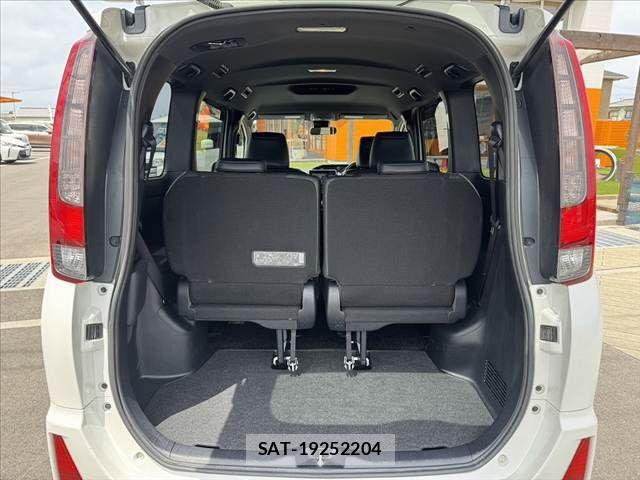 Toyota NOAH 2016-07 8367718-22