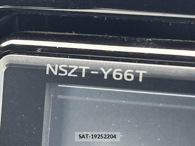 Toyota NOAH 2016-07 8367718-25