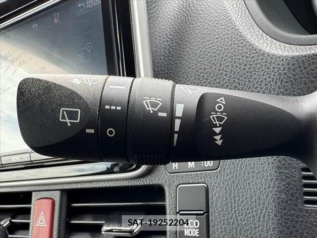 Toyota NOAH 2016-07 8367718-28