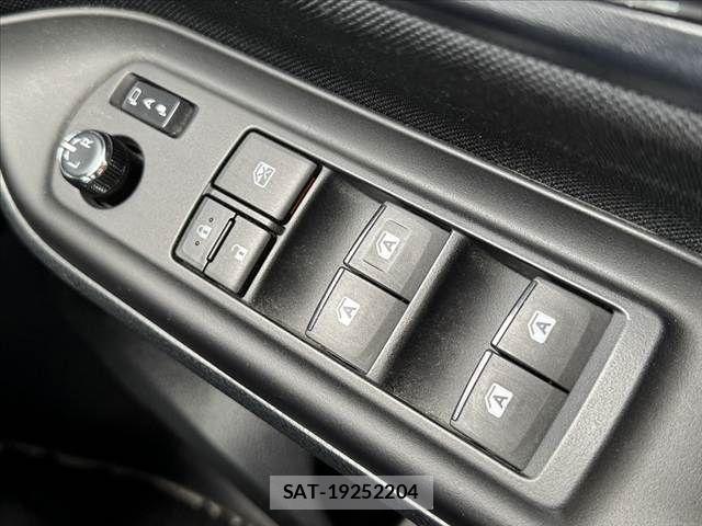 Toyota NOAH 2016-07 8367718-29