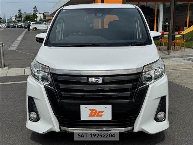 Toyota NOAH 2016-07 8367718-8