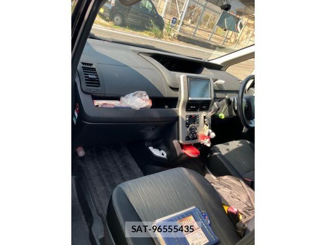 Toyota NOAH 2012-07 8367728-11