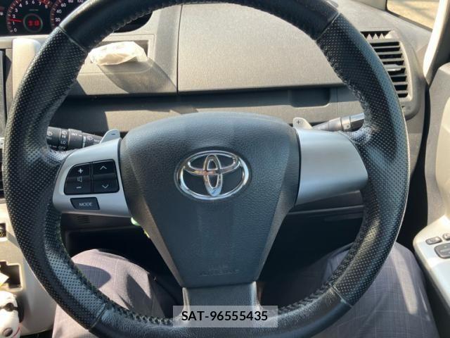 Toyota NOAH 2012-07 8367728-13