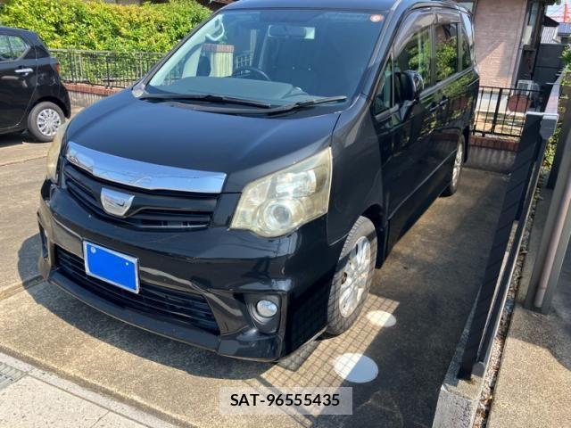 Toyota NOAH 2012-07 8367728-1