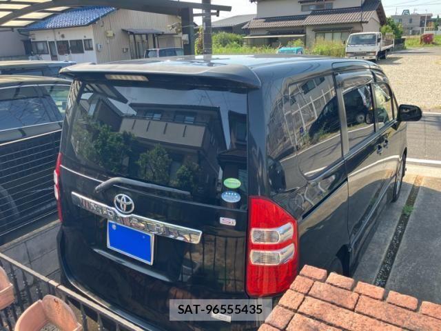 Toyota NOAH 2012-07 8367728-2