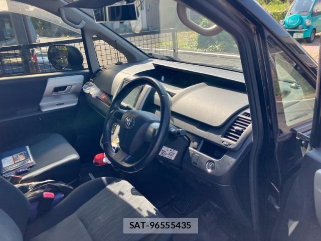 Toyota NOAH 2012-07 8367728-6