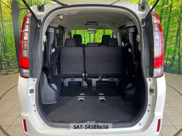 Toyota NOAH 2015-04 8367721-10