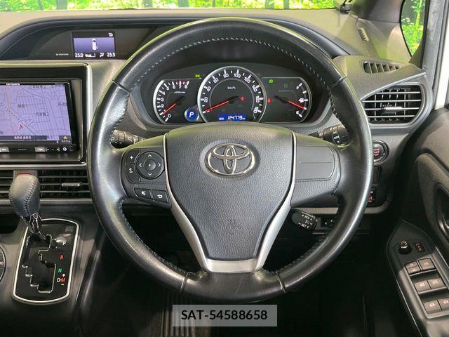 Toyota NOAH 2015-04 8367721-11