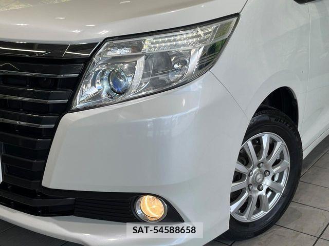 Toyota NOAH 2015-04 8367721-13