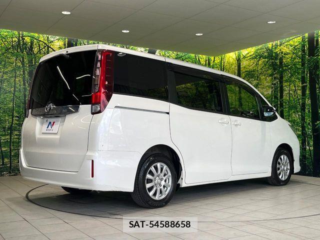 Toyota NOAH 2015-04 8367721-17