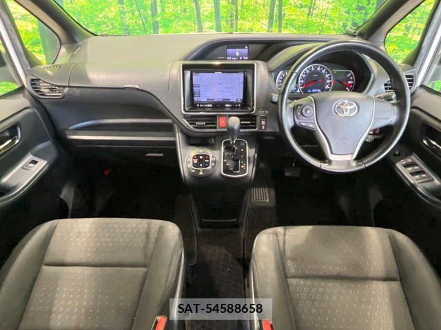 Toyota NOAH 2015-04 8367721-1