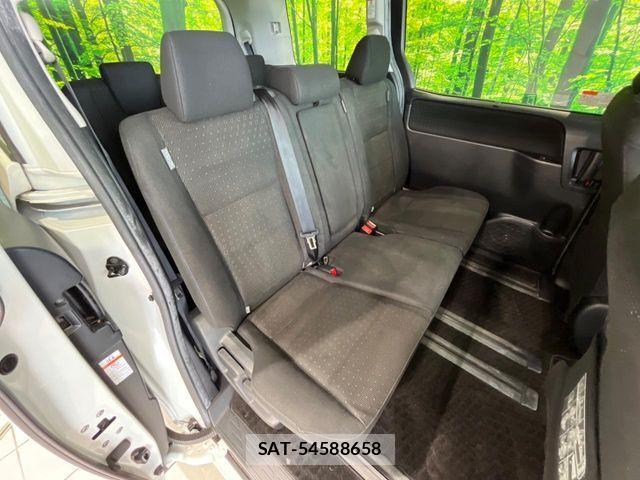 Toyota NOAH 2015-04 8367721-8