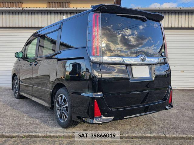 Toyota NOAH 2017-09 8367712-10