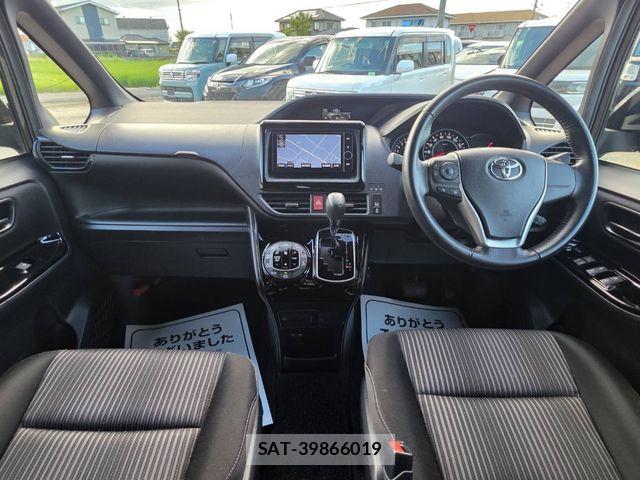 Toyota NOAH 2017-09 8367712-12