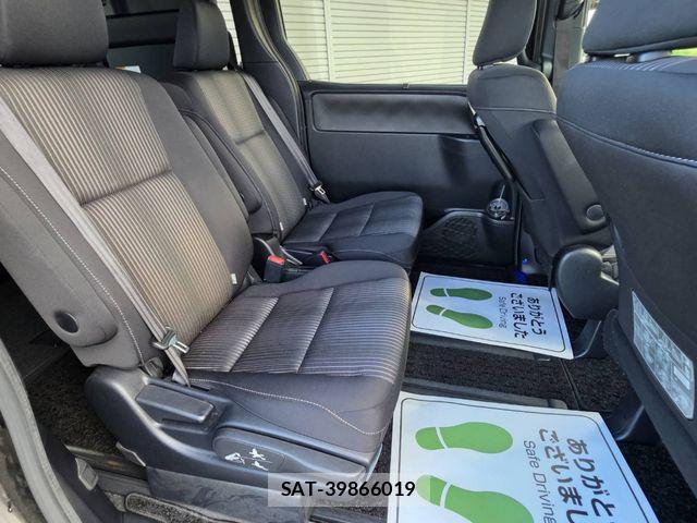 Toyota NOAH 2017-09 8367712-14