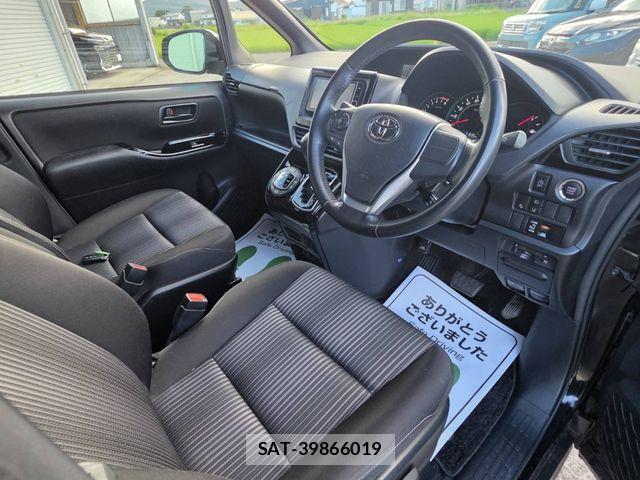 Toyota NOAH 2017-09 8367712-1
