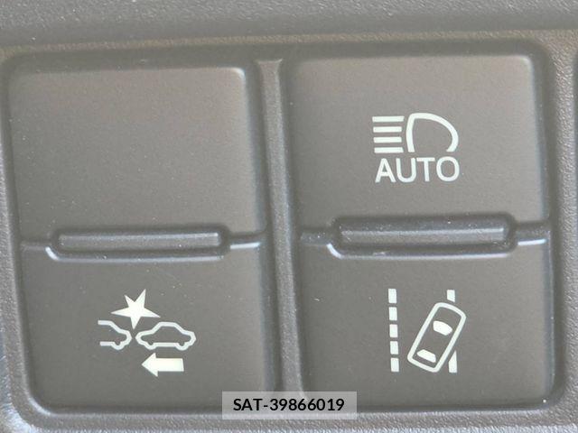 Toyota NOAH 2017-09 8367712-24