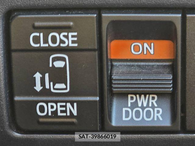 Toyota NOAH 2017-09 8367712-25