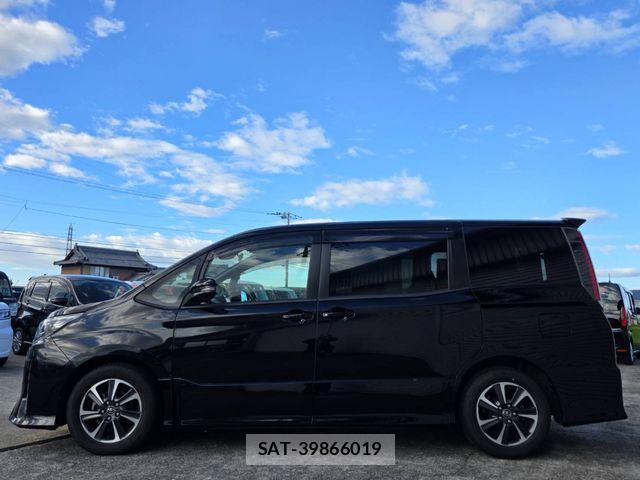 Toyota NOAH 2017-09 8367712-6