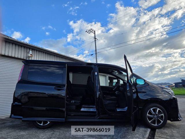 Toyota NOAH 2017-09 8367712-7