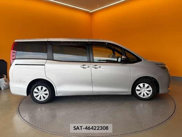 Toyota NOAH 2015-06 8367726-9