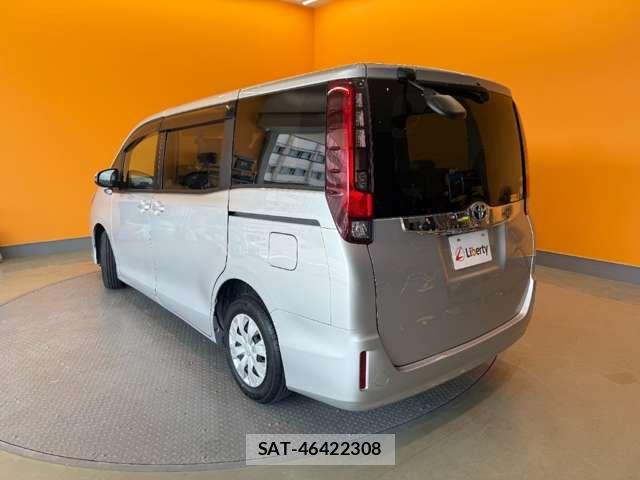 Toyota NOAH 2015-06 8367726-12